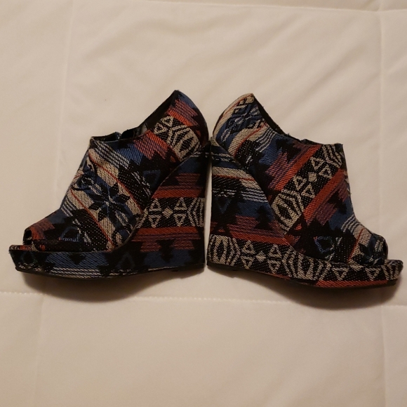 Qupid Peep-Toe Wedges - Picture 2 of 6